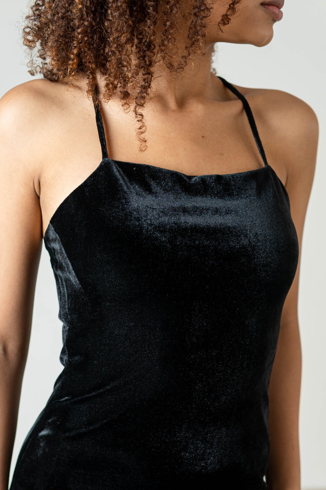 VESTIDO VELVETIN NEGRO