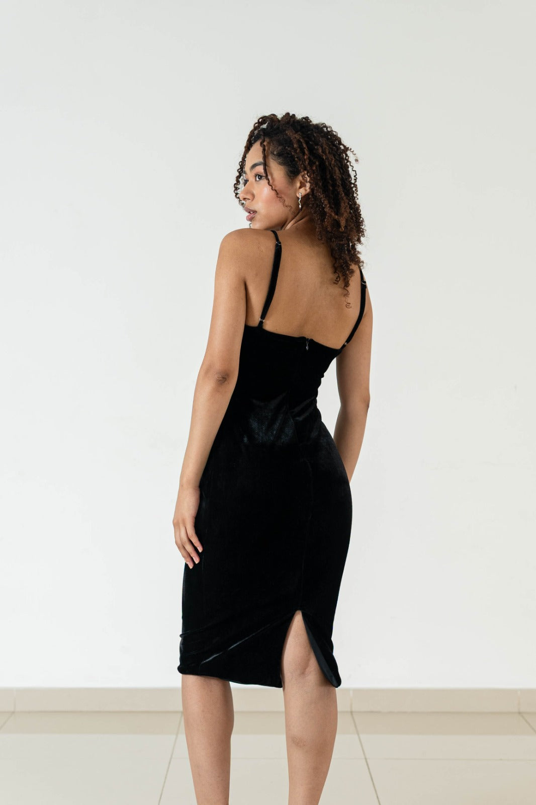 VESTIDO VELVETIN NEGRO
